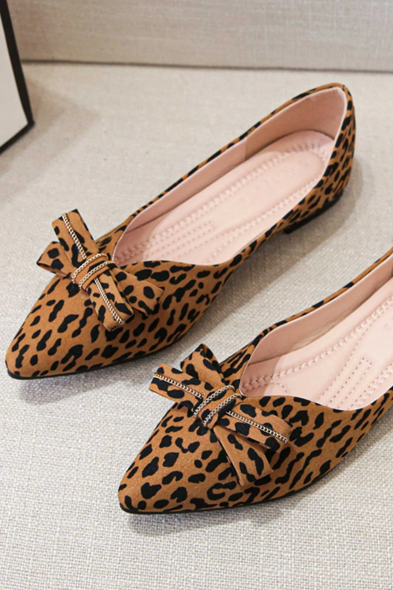 Amozae-Pointed Toe Leopard Print Bow Flats