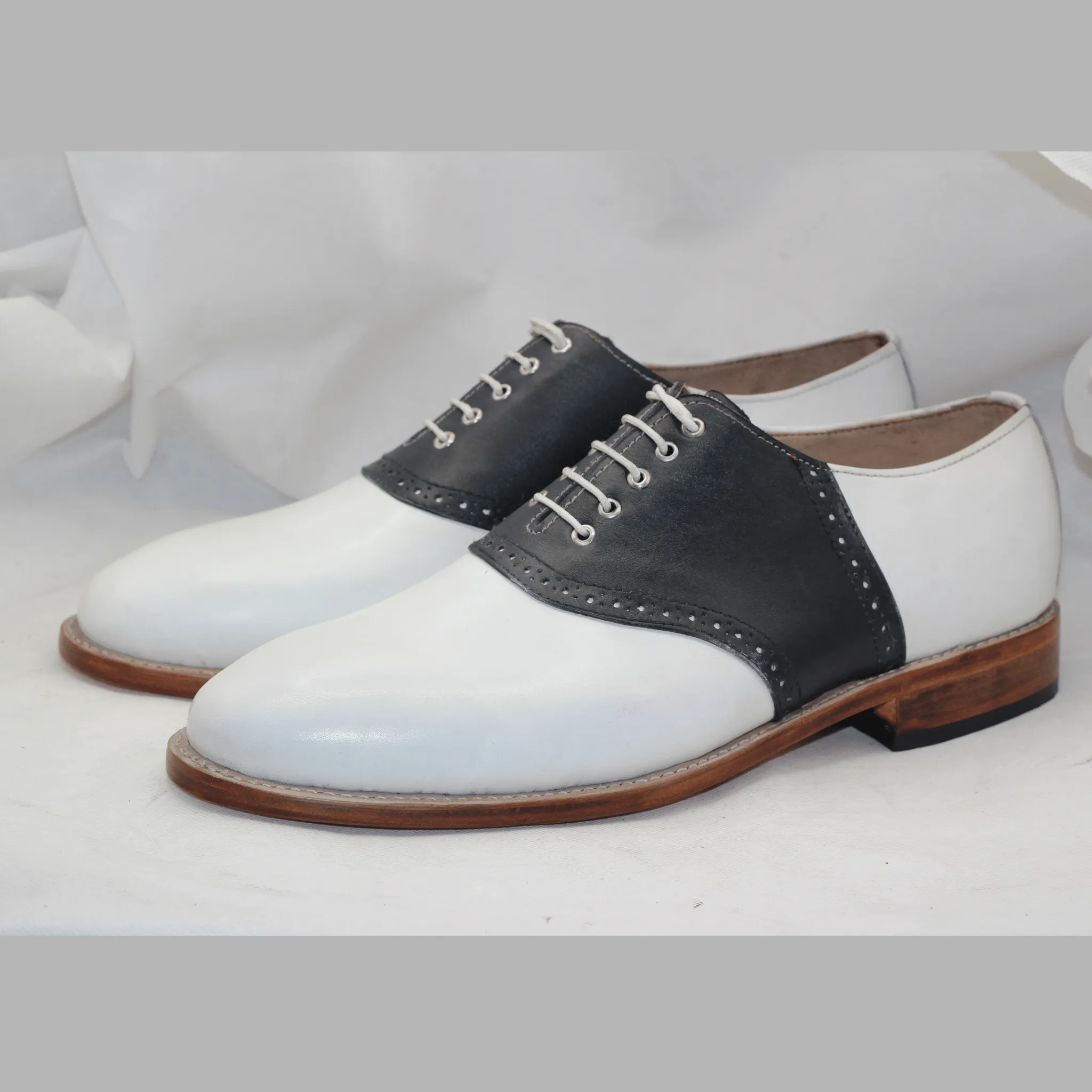 Classic Black & White Saddle Oxford Shoes – Handmade Elegance Two-Tone Patent Leather Saddle Shoes – Premium Craftsmanship for Men