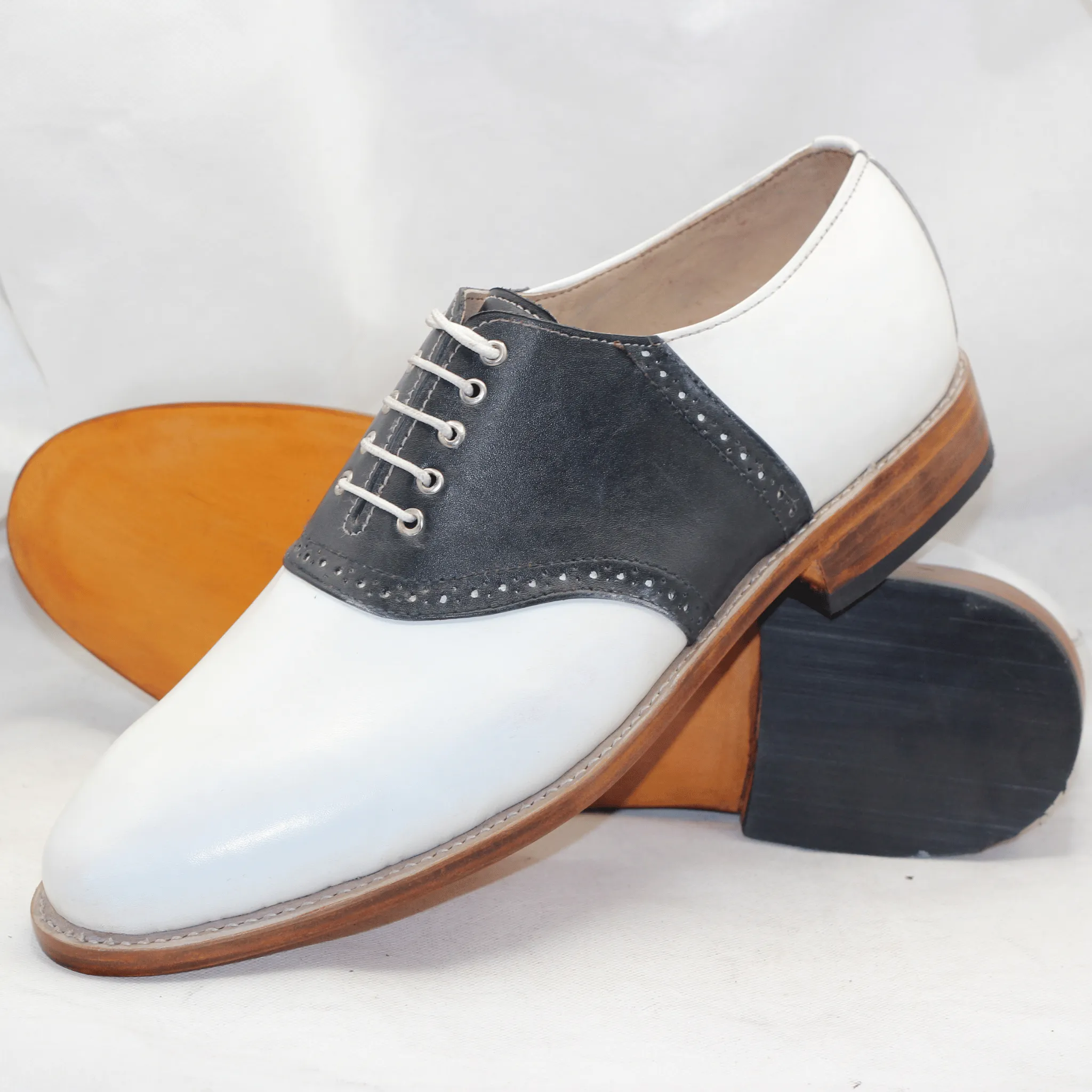 Classic Black & White Saddle Oxford Shoes – Handmade Elegance Two-Tone Patent Leather Saddle Shoes – Premium Craftsmanship for Men